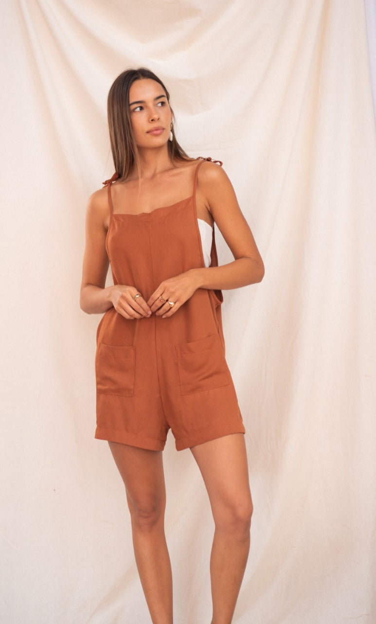 Jardineira Shorts Camel